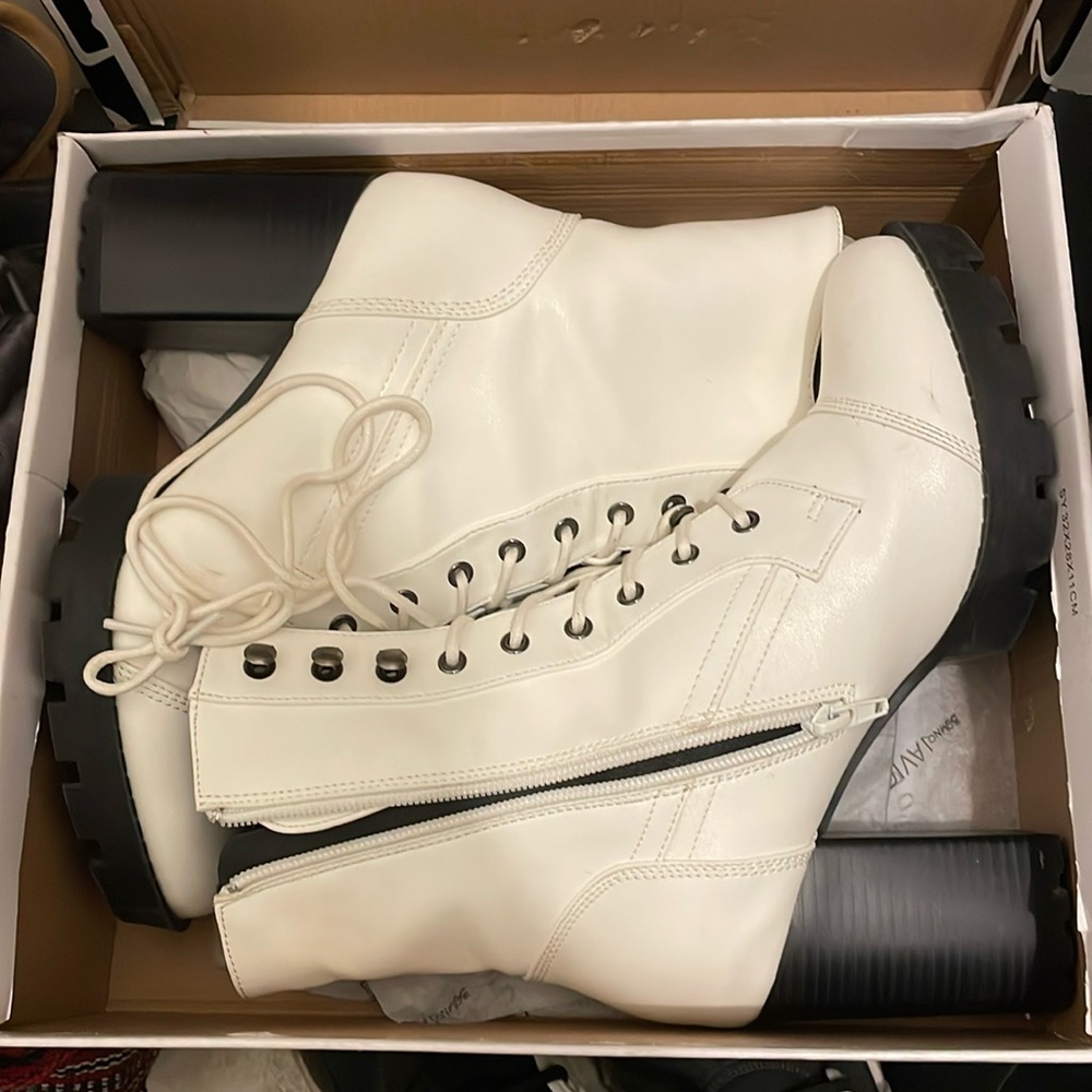 Heel boots
